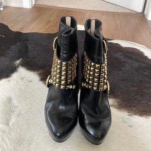 Michael Kors Spiked heel, ankle boot. sz 9.  Removable gold spiked harness.